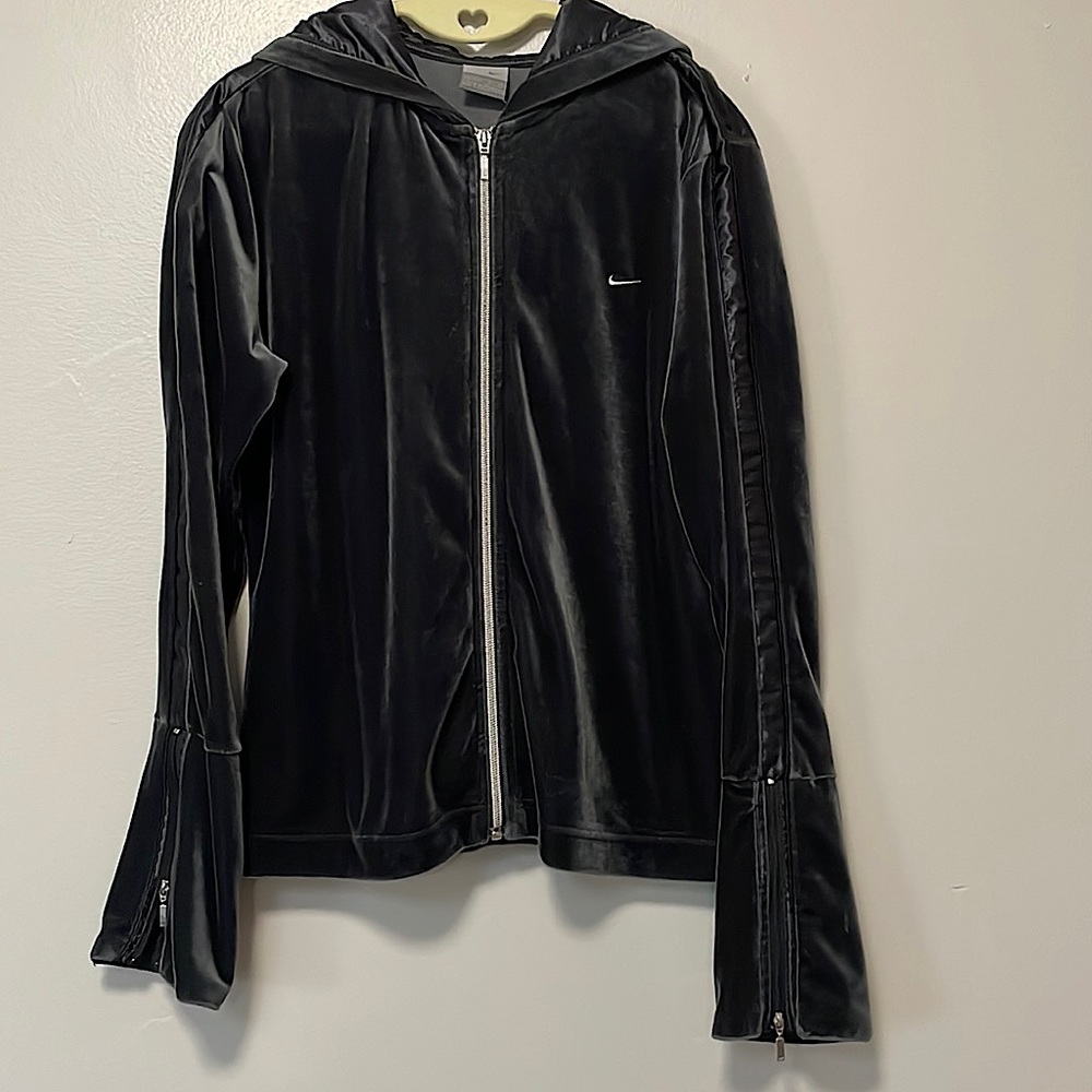 Nike dark grey zip up sweatshirt. Velvety soft material. Sz Large
